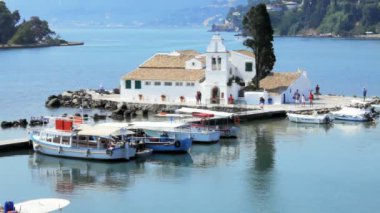 turist tekneleri yakınındaki vlacherna Manastırı, Vigla, corfu, Yunanistan