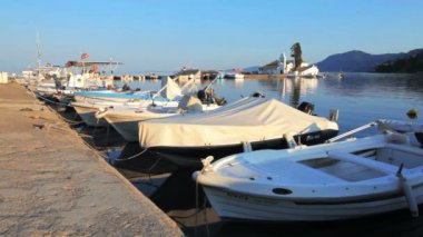 teknelerin küçük Harbor yakınındaki vlacherna Manastırı, Vigla, corfu, Yunanistan
