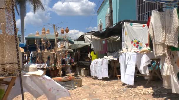 Lojas de recordações nas ruas de Trinidad, Cuba — Vídeo de Stock