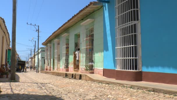 Rua colonial típica de Trinidad, Cuba — Vídeo de Stock