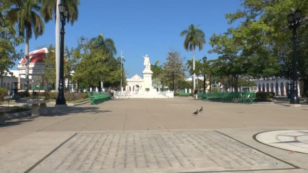 Statue of José Martí, Cienfuegos, Cuba — Stok video