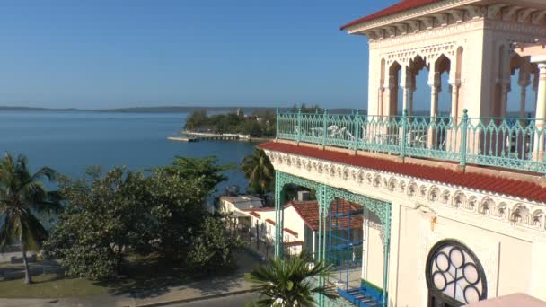 Vista sulla baia di Cienfuegos dal Palacio de Valle, Cuba — Video Stock