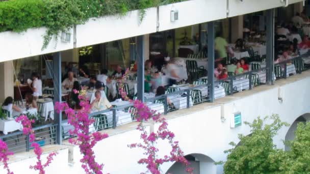 Zeitraffer: Touristen beim Essen, Korfu, Griechenland — Stockvideo