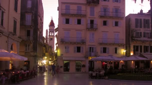 Время действия: Святой Спиридон Чурх и старый город в вечернее время, Кекира, Корабелла, Греция — стоковое видео
