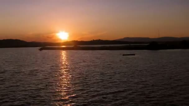 Время захода солнца возле аэропорта Корфу, Греция — стоковое видео