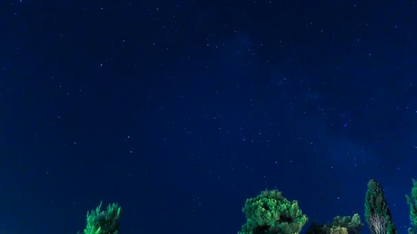 Временной промежуток: движущееся ночное небо с большим количеством звезд — стоковое видео