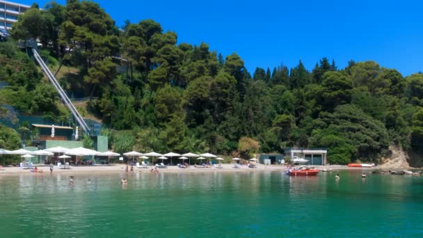 Hızlandırılmış: turist plajda tipik corfu, Yunanistan — Stok video