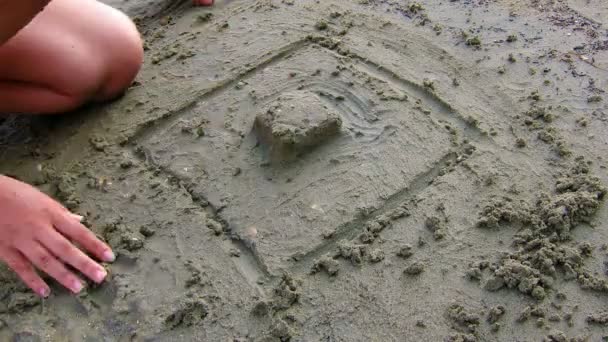 Upływ czasu: budowanie zamku z piasku na plaży na Korfu — Wideo stockowe