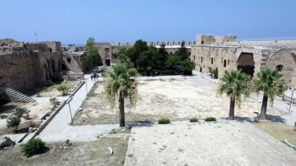 Uvnitř Benátčané kyrenia hrad (16 c.), Severní Kypr — Stockvideo