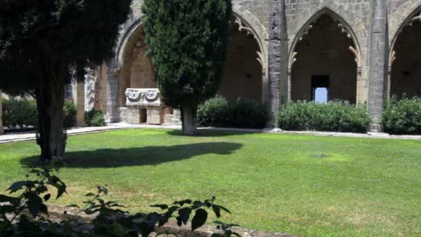 Abadia de Bellapais de Premonstratensian ordem (13th c.), Kyrenia — Vídeo de Stock