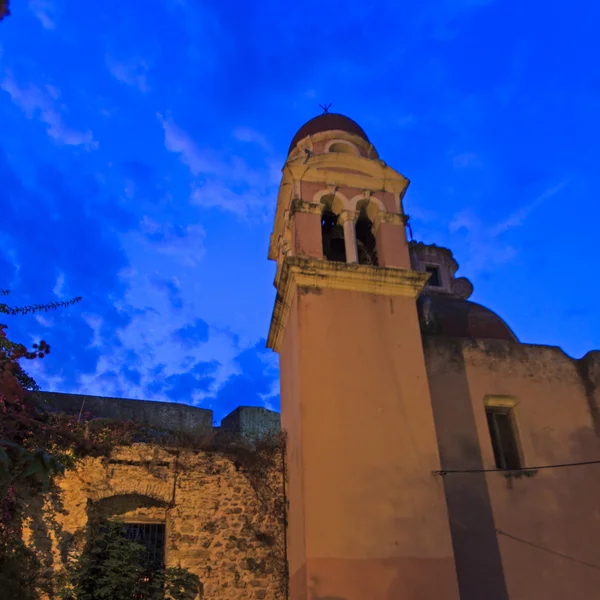 Alte venezianische Kirche bei Nacht, Stadt Korfu — Stockfoto