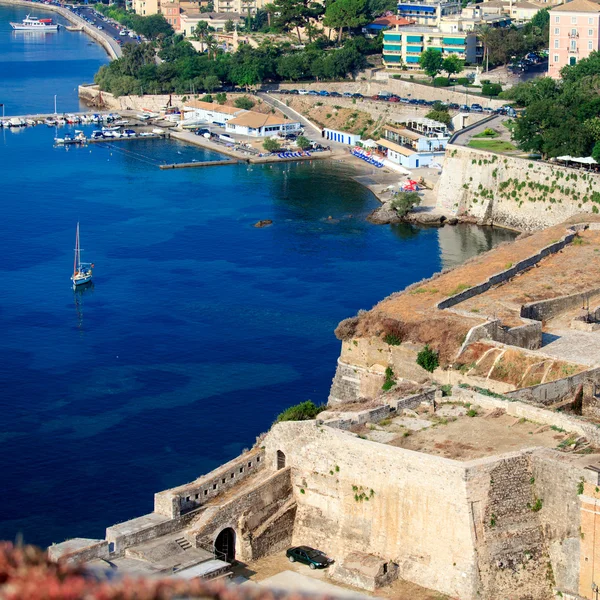 Vista aérea desde la antigua fortaleza en el puerto deportivo con yates, Kerkyra — Foto de Stock