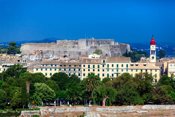 Vista aérea desde la antigua fortaleza de la ciudad con Nueva Fortaleza, Kerkyra, isla de Corfú, Grecia — Foto de Stock