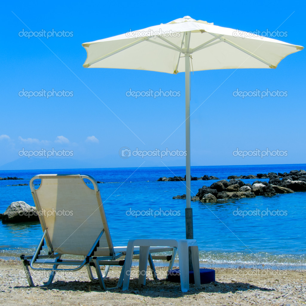 Liegestuhl und Sonnenschirm am Strand — Stockfoto © Rostislavv #13211020 Liegestuhl mit sonnenschirm strand
Liegestuhl mit sonnenschirm strand
Liegestuhl und Sonnenschirm am Strand — Stockfoto © Rostislavv #13211020