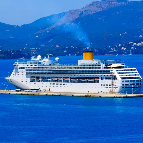Big cruise boat near Corfu city, Greece — Stock Photo, Image