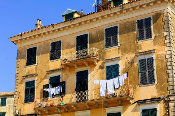 Edificios típicos en la ciudad vieja, Kerkyra, isla de Corfú, Grecia —  Fotos de Stock