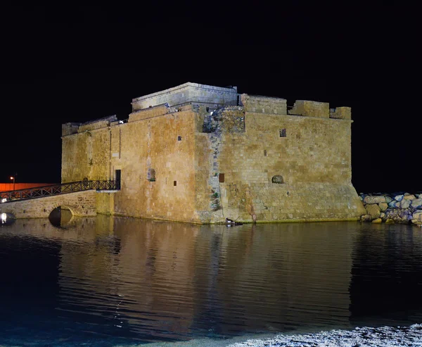 Kasteel van Paphos's nachts, cyprus — Stockfoto