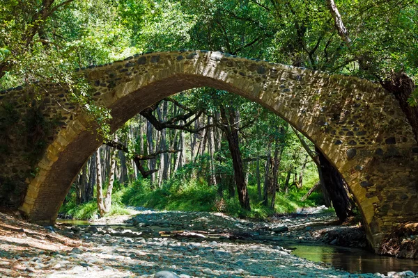 Tzelefos venecianos Puente en Trodos, Chipre — Foto de Stock