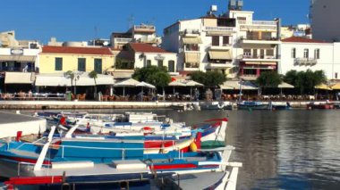 Bina yakınındaki voulismeni göl günbatımı, agios nikolaos, Girit önce