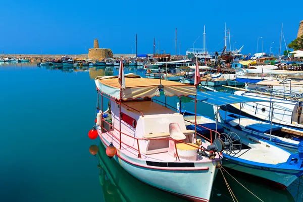 Marina a kyrenia hrad (16 c.), Severní Kypr — Stock fotografie