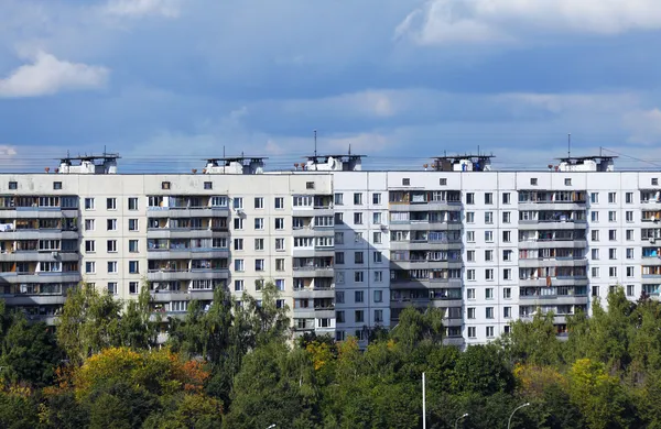 Moderna casa de apartamentos en Moscú — Foto de Stock