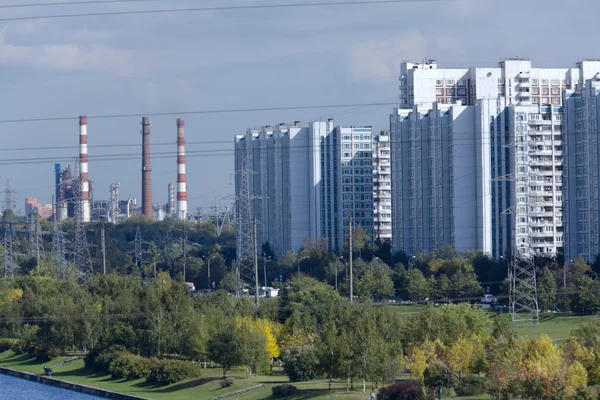 Sanayi boruları petrol rafinerisi fabrikası, Moskova — Stok fotoğraf