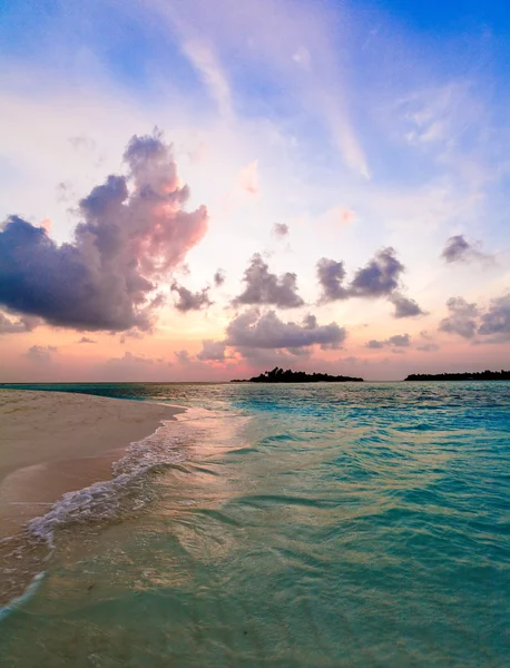 Tropical Sand Beach at Sunset, Maldives — Stock Photo, Image