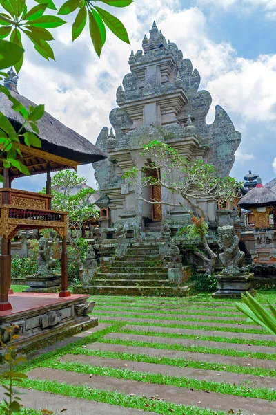 Traditionella hinduiska templet, bali — Stockfoto