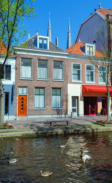 Vintage Houses on Canals, Delft — Stock Photo, Image