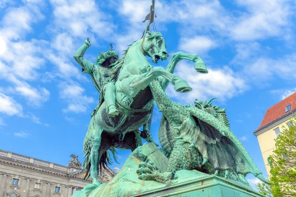 Staty av st.georg i nikolai-området, berlin — Stockfoto