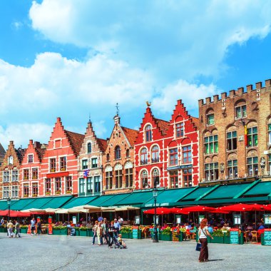 Vintage meydanında, bruges evleri