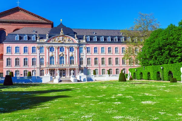 Barock kurfurstliches palace, trier — Stockfoto