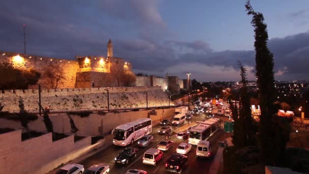 Muralla iluminada de la Ciudad Vieja de Jerusalén de noche, Israel — Vídeos de Stock