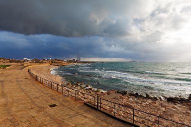 Deniz kıyısında ve kalıntıları caesarea maritima, İsrail