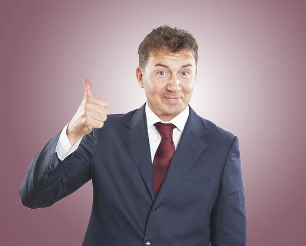 Hombre de negocios sonriente con el pulgar hacia arriba — Foto de Stock