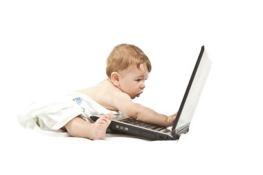 bir pc kullanarak şirin bebek