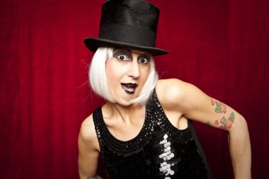 Kabare sanatçısı sahne