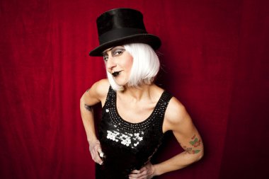 Kabare sanatçısı sahne