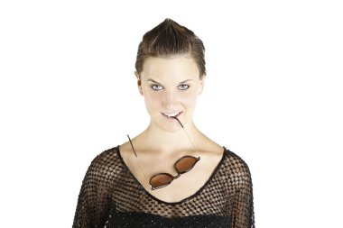 güneş gözlüklü kız moda portre