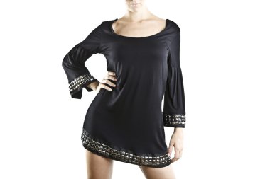 moda portre siyah elbise ile