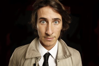 genç adam komik surat ifadesi