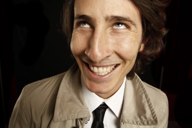 genç adam komik surat ifadesi