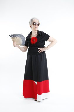 onun elinde fan ile moda granny