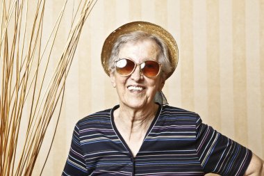 şık yaşlı kadın