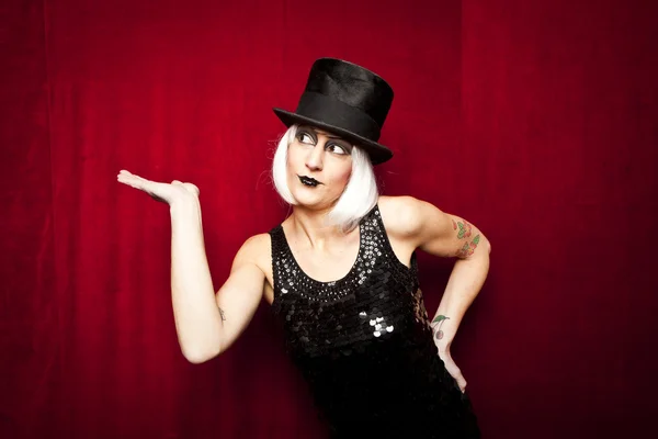 Cabaret performer on stage — Stock Photo, Image