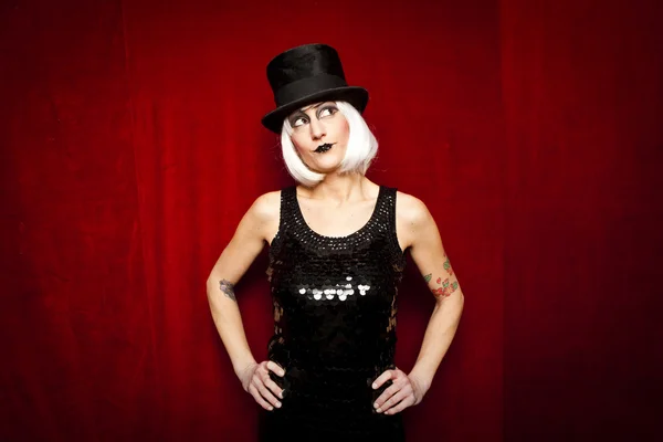 Cabaret performer on stage — Stock Photo, Image