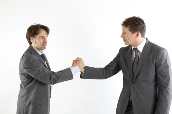 Twee zakenlieden handdruk geïsoleerd op wit — Stockfoto