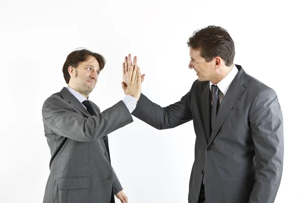Compañeros de negocios que se dan unos a otros un alto cinco aislado sobre fondo blanco — Foto de Stock