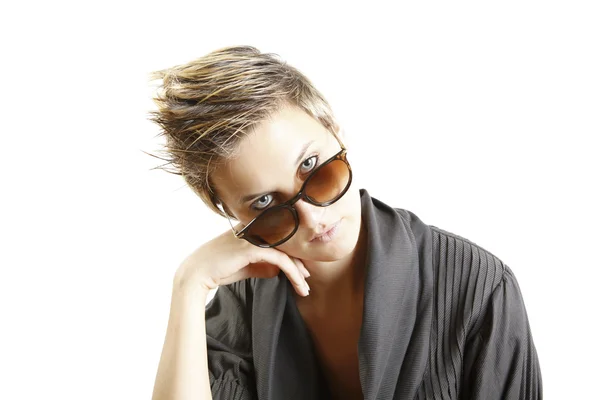 Flicka mode porträtt med solglasögon — Stockfoto