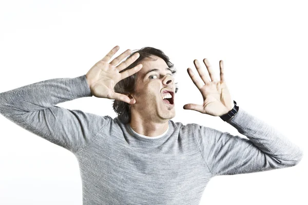 Junger Mann auf Glas geschlagen — Stockfoto